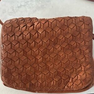 Chic Tan Leather Crossbody Bag